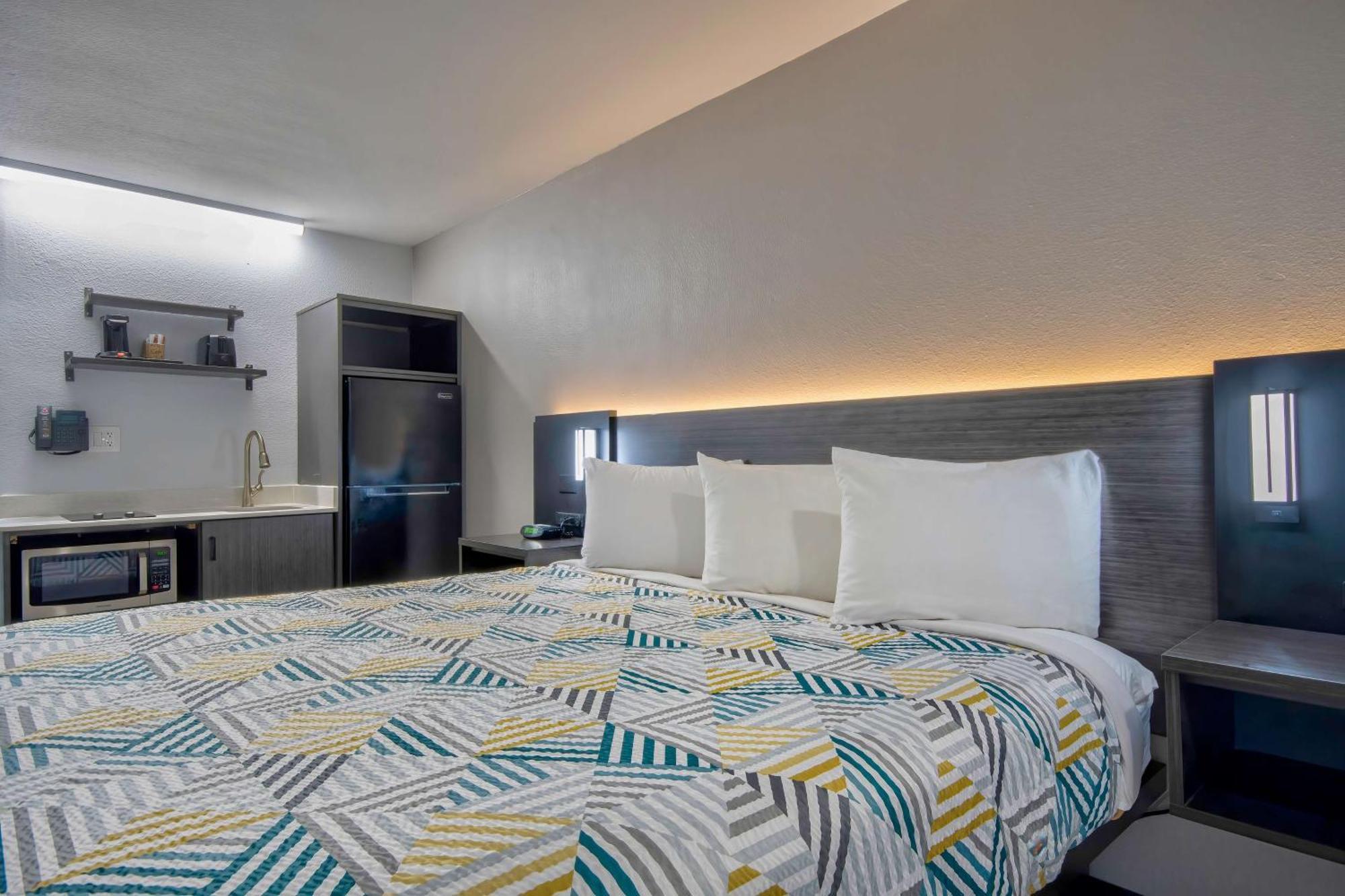 6 Tx Hotel