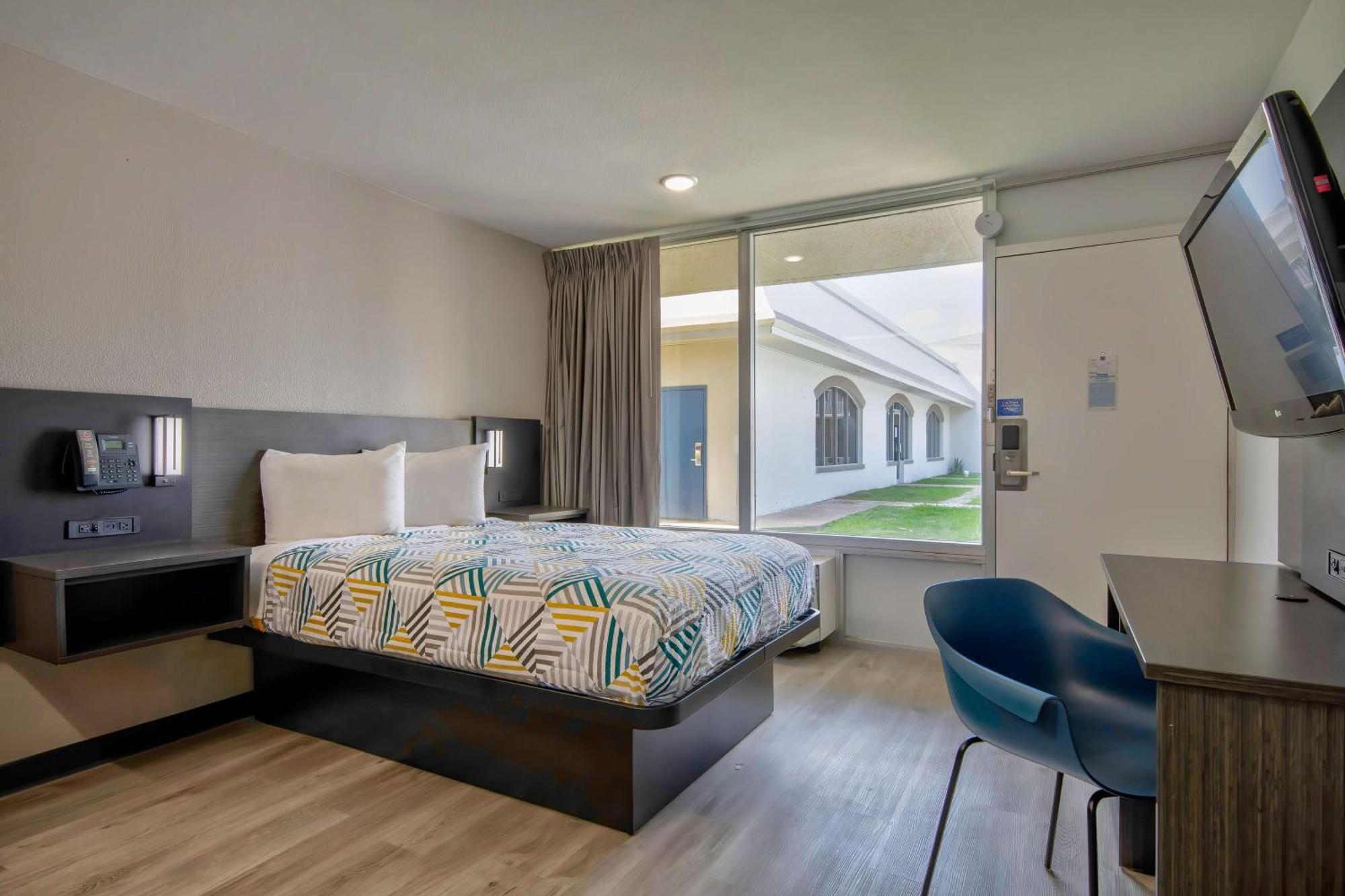 Hotel 6 Tx 2*